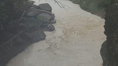 Limbah Kulit Yang Diduga Berbahaya Terlihat Kembali Dibuang di Sungai Bringin