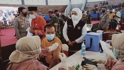 Gubernur Bersama Forkopimda Jatim Pantau Vaksinasi Massal di Magetan