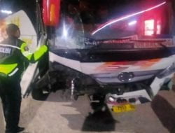 Adu Banteng Bus Eka dan Avanza di Jalan Raya Maospati – Ngawi, Tiga Orang Luka-luka