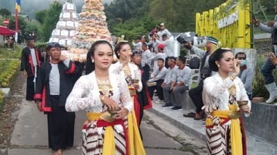 Giat Promosikan KSL, Disnakkan Gelar Festival Susu Sowan Suwun Singolangu
