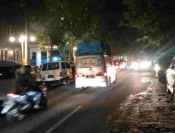 Pasar Malam Ramai, Jln.Yosonegoro Berubah Fungsi Jadi Lahan Parkir Dadakan