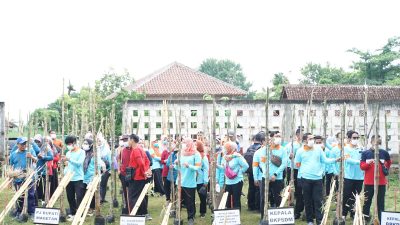 ASN dan PPPK Tanam Ribuan Bambu di Eco Bamboo Park Magetan