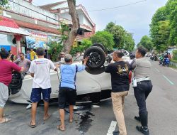 Diduga Kurang Konsentrasi, Mobil Cayla Tabrak Trotoar Pembatas Jalan