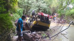 Lakalantas di Jalan Raya Milangasri – Cepoko, Sebuah Truk Terjun ke Sungai
