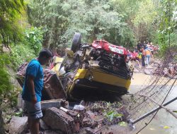 Lakalantas di Jalan Raya Milangasri – Cepoko, Sebuah Truk Terjun ke Sungai