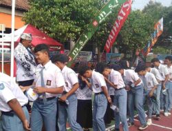 Momen Haru Peringatan Hari Guru Nasional di SMK PGRI 1 Magetan