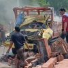 Truk Tabrak Gapura Perbatasan di Sayutan, Dua Orang Tewas di Tempat