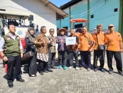 Anggota Komisi IV DPR RI Riyono Caping Serahkan Bantuan Pertanian Senilai 13 Miliar untuk Magetan