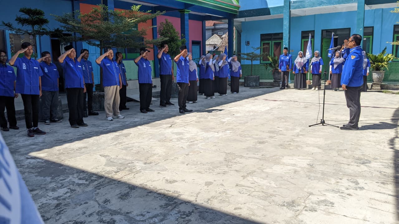 Dewan Pimpinan Daerah (DPD) Partai Amanat Nasional (PAN) Magetan mengadakan upacara bendera dalam rangka memperingati HUT Ke-80 Kemerdekaan RI.(Daniel/Lensamagetan.com)