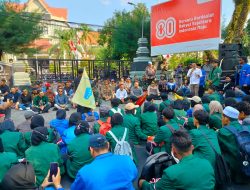 Ratusan Mahasiswa Unjuk Rasa di Depan Gedung DPRD Magetan, Suarakan Sejumlah Aspirasi
