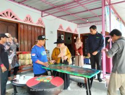 Monev Pembuatan Meja Komposit dari Botol Plastik, LPPM UNS Apresiasi Bank Sampah Sapu Jagad Magetan