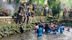 Tebar Beras di Sumber Molang Hingga Bagi-bagi Uang, Lestarinya Tradisi Dawuhan Desa Bedagung