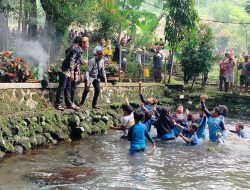 Tebar Beras di Sumber Molang Hingga Bagi-bagi Uang, Lestarinya Tradisi Dawuhan Desa Bedagung