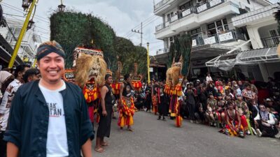Reog Ponorogo Menyatu dalam Sakralnya Larung Tumpeng Telaga Sarangan