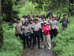 Dukung Program Indonesia ASRI, Polres Magetan Bersihkan Sampah di Jalur Pendakian Gunung Lawu