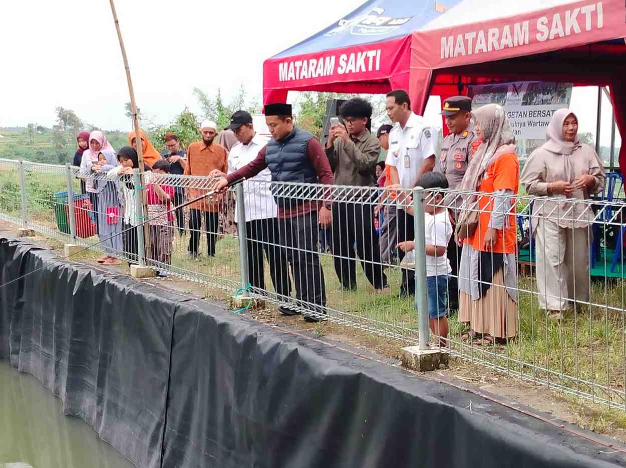 Anggota Komisi IV DPR RI Fraksi PKS, Riyono Caping saat menghadiri acara Mancing Bersama di Embung Sidomas, Desa Terung, Kecamatan Panekan, Kabupaten Magetan.(Daniel/Lensamagetan.com)