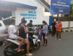 Berbagi di Bulan Ramadan, PWI Magetan Turun ke Jalan Bagi Takjil