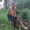 Sumbatan Sampah Picu Banjir di Ngariboyo, Wakil Bupati Magetan Turun Tangan Bersihkan Selokan
