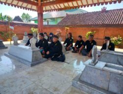 Bangun Literasi Sejarah, “Kadang Militan” Ziarah ke Makam Gubernur Suryo