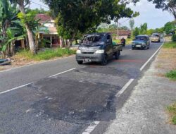 Gerak Cepat, Tim URC DPUPR Magetan Tangani Jalan Berlubang di Milangasri Panekan