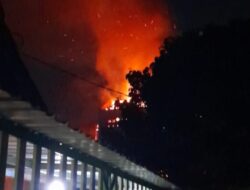 Diduga Korsleting Listrik, Toko di Kebonagung Magetan Hangus Terbakar