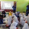 Peringati Hari Anak Nasional, MI PSM Dosi Gandeng BSSJ Latih Siswa Sulap Sampah Plastik Jadi Sofa Botik