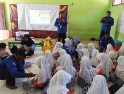 Peringati Hari Anak Nasional, MI PSM Dosi Gandeng BSSJ Latih Siswa Sulap Sampah Plastik Jadi Sofa Botik