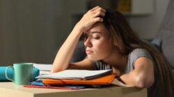 Menjadi Mahasiswa Tanpa Terjebak Tuntutan untuk Selalu Baik-Baik Saja
